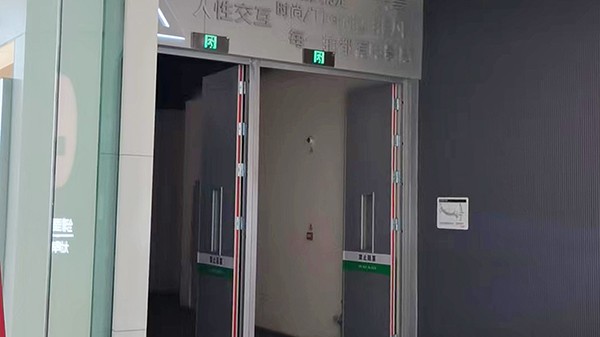 智能疏散指示系統(tǒng)能否在斷電時(shí)正常運(yùn)行？