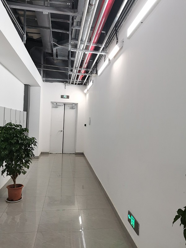 智能疏散指示系統(tǒng)如何自動調整疏散指示以適應火勢變化？