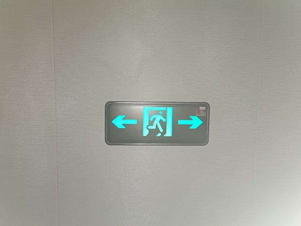 在大型商場中，集中控制智能疏散的優(yōu)勢何在？